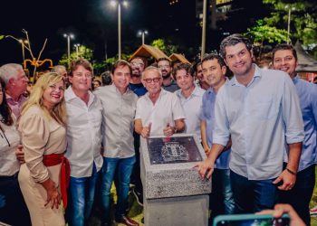 No Miramar, Cícero Lucena entrega primeira praça com espaço de atividades para cães