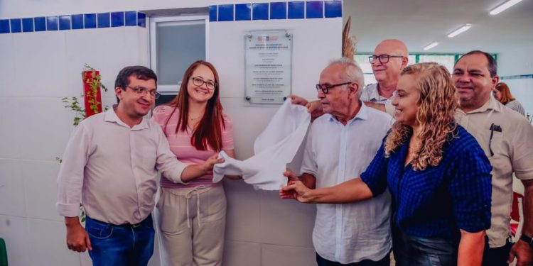 Prefeito entrega reestruturação da Unidade de Saúde da Família Quatro Estações, em Mangabeira