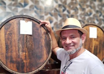 Caminhos do Frio 2023 tem curso introdutório de sommelier de cachaça com o especialista Maurício Carneiro