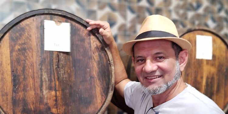 Caminhos do Frio 2023 tem curso introdutório de sommelier de cachaça com o especialista Maurício Carneiro