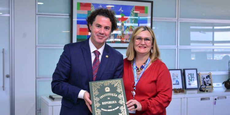 Veneziano trata de liberação de verbas para municípios com a presidente da Caixa