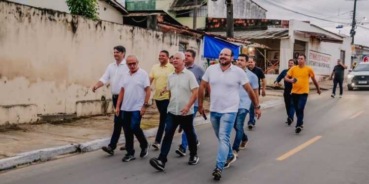 Cícero Lucena entrega asfalto da ligação viária entre os bairros do José Américo e Mangabeira