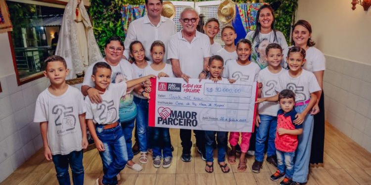 Prefeito da Capital libera recursos para apoiar trabalho da Casa da Paz Maria de Nazaré