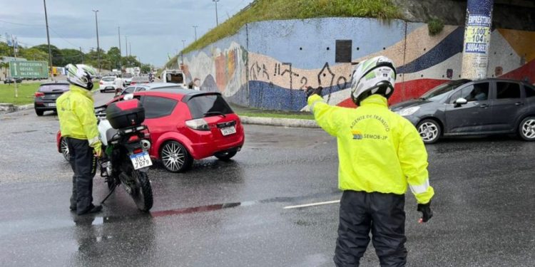 Semob-JP monitora trânsito e disponibiliza contatos para a população