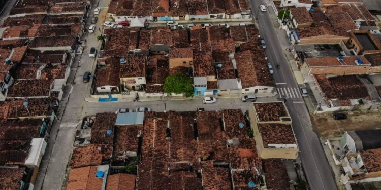 Cícero Lucena entrega pavimentação e urbanização de vias no bairro João Paulo II