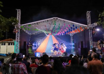 Tradição, teatro, dança e música fazem parte do resgate da cultura junina na programação da 3ª noite do Arraiá do Litoral