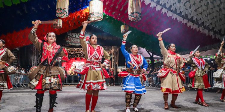 Arraiá do litoral segue levando cultura e tradição à Praça Getúlio Vargas