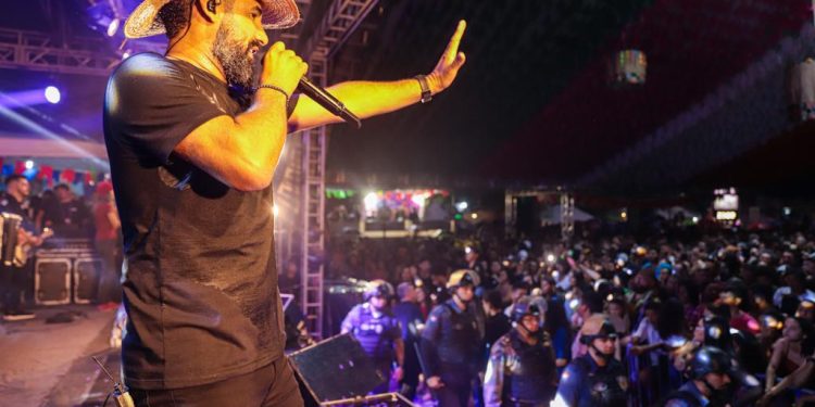 ARRAIÁ DO LITORAL: Raí Saia Rodada e Danieze Santiago encerram comemorações juninas em Cabedelo