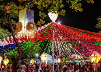 Grupos culturais, quadrilhas e shows musicais são as atrações do Arraiá do Litoral deste domingo