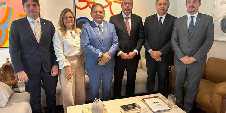 Murilo Galdino discute piso da enfermagem em reunião com Arthur Lira