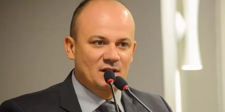 Cabo Gilberto reconhece que a esquerda é mais evoluída do que a direita no Brasil