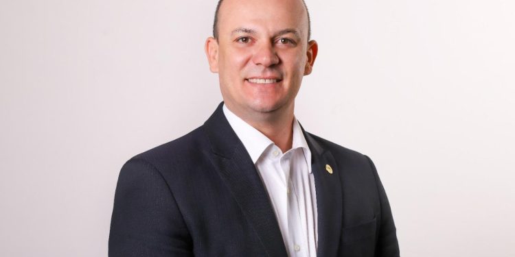 Cabo Gilberto defende a regulamentação de mototáxis por aplicativo em todo o país: “o sol nasceu para todos”