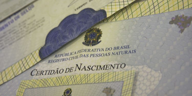 Brasileiro maior de 18 anos pode alterar nome diretamente no Cartório de Registro Civil