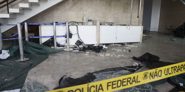 STF torna réus mais 45 envolvidos nos atos golpistas de 8 de janeiro