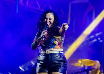 Primeira noite de shows reúne multidão no Parque Solon de Lucena