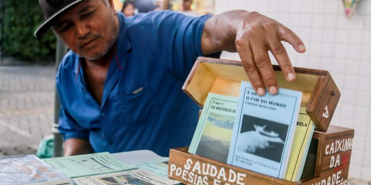 Festival de Cordel encanta paraibanos e turistas na Feirinha de Tambaú