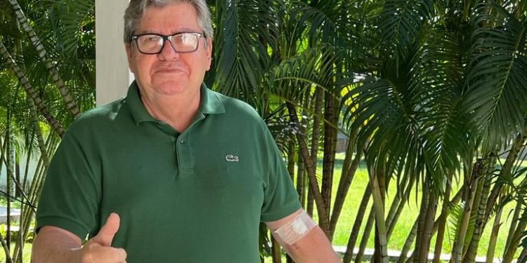 João recebe alta do Hospital Metropolitano e ficará em repouso por uma semana