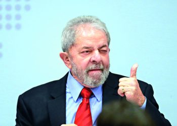 Lula diz que está extremamente satisfeito com os primeiros seis meses de governo
