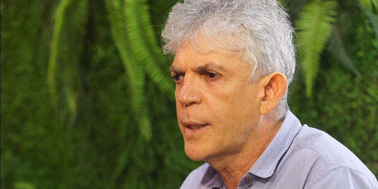 TCE-PB reconhece que Ricardo Coutinho usou avião oficial de forma irregular para celebrar Réveillon no RJ