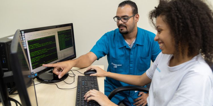 Firjan SENAI abre inscrições para vagas gratuitas em cursos de Tecnologia da Informação