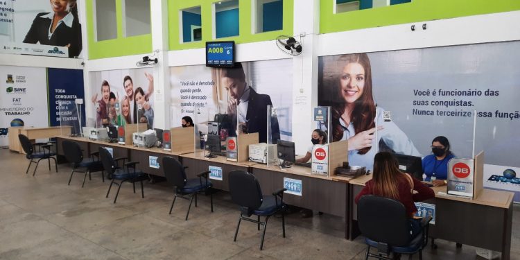 Empresas ofertam 230 oportunidades de emprego em Campina Grande