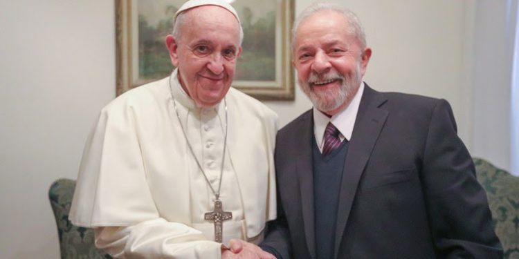 Presidente Lula convida Papa Francisco para visitar o Brasil