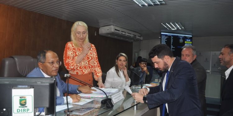 Vereadores aprovam por unanimidade reajuste salarial para servidores da PMCG