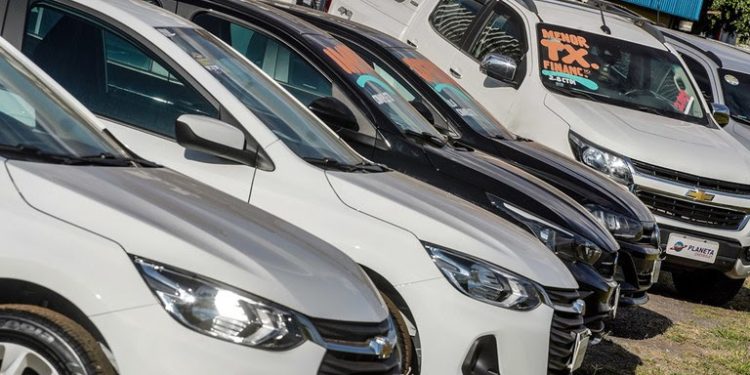 Governo federal amplia em R$ 300 milhões programa de desconto para carros sustentáveis