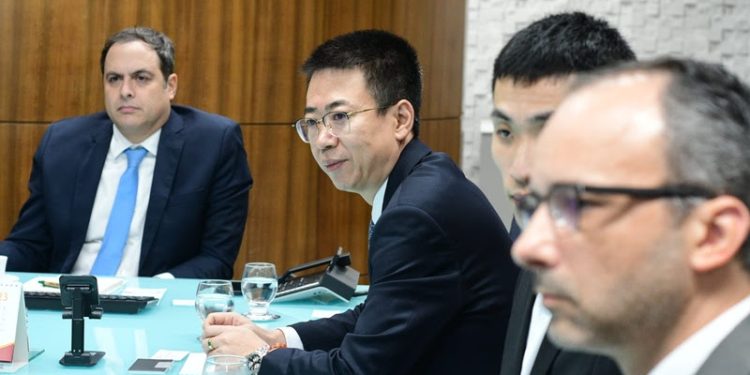 Maior empresa de energia da China quer ampliar investimentos no Brasil com apoio do Banco do Nordeste