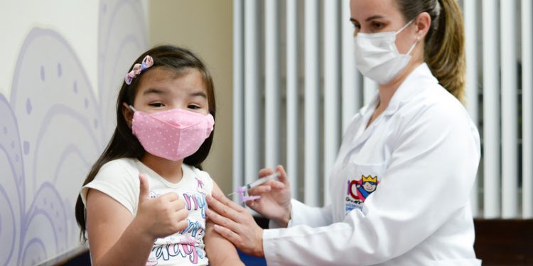 Aumento de casos respiratórios acende alerta para importância da vacinação