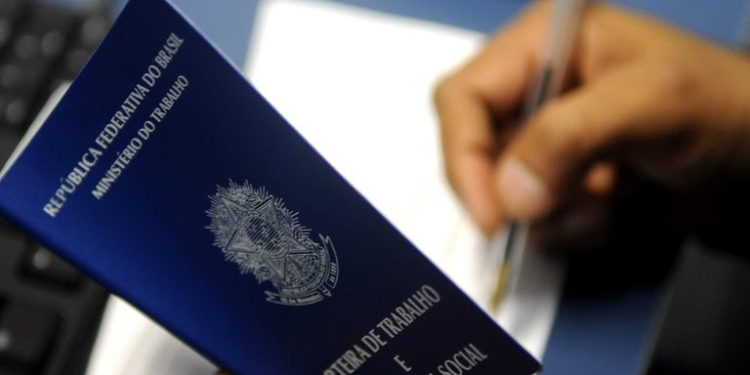 Desemprego de fevereiro a abril cai para 8,5%, menor taxa desde 2015