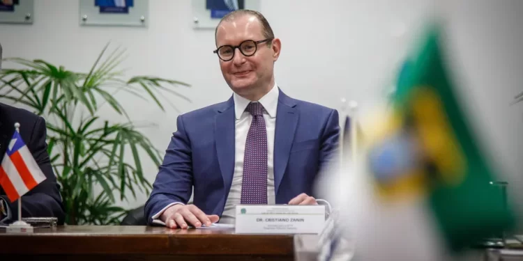 Relatório de Veneziano sobre indicação de Zanin ao STF foca em currículo do advogado