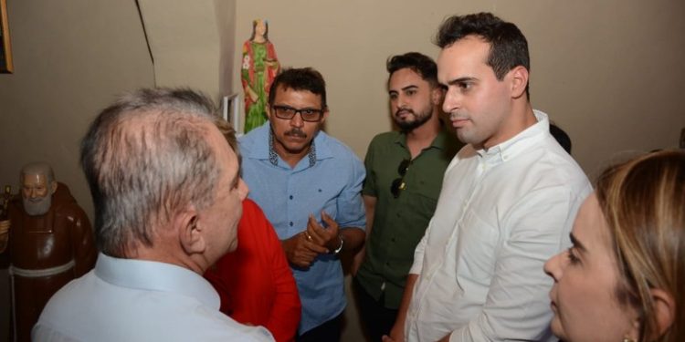 Governador em exercício entrega reforma do Parque Cruz da Menina e visita Centro de Comercialização de Calçados