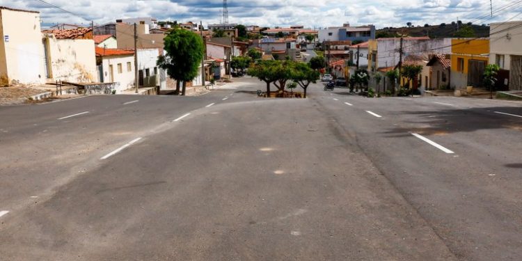 Governador entrega travessias urbanas em Marizópolis e Nazarezinho e anuncia novas obras