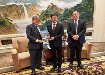 João Azevêdo discute parcerias na indústria e educação com o governo de Xangai