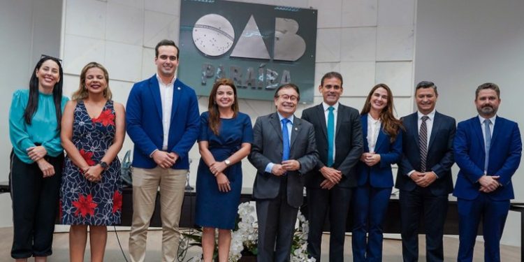Lucas Ribeiro prestigia entrega de carteiras da OAB a novos advogados