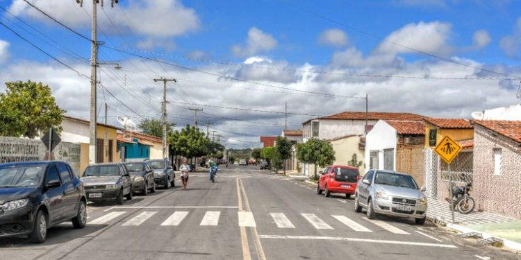 João Azevêdo inaugura travessias urbanas de Tenório, Assunção e Taperoá e destaca investimentos do governo nos municípios