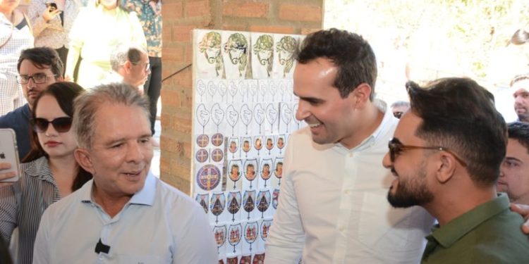 Governador em exercício entrega reforma do Parque Cruz da Menina e visita Centro de Comercialização de Calçados
