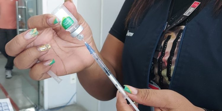 Vacinas contra Covid-19, Influenza e do calendário de rotina serão ofertadas no Espaço Cultural e na ação ‘Saúde + Perto’