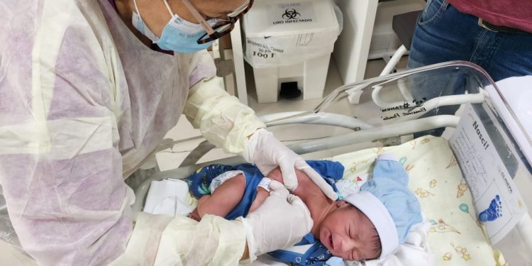 Vacina BCG é a proteção mais eficaz contra a tuberculose e indicada nas primeiras horas de vida do bebê