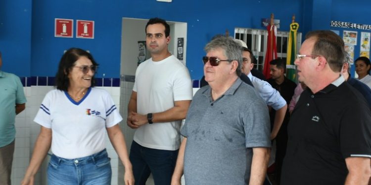 João inaugura travessias urbanas e visita obras de educação em Santana dos Garrotes, Nova Olinda e São José de Caiana