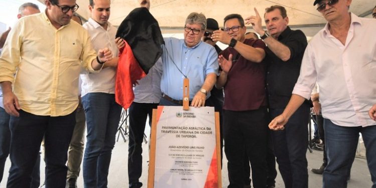 João Azevêdo inaugura travessias urbanas de Tenório, Assunção e Taperoá e destaca investimentos do governo nos municípios