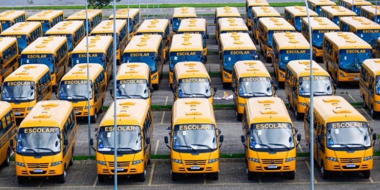 João Azevêdo entrega mais 60 ônibus escolares e garante conforto e segurança no transporte de alunos paraibanos