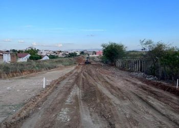 Prefeitura de Patos realiza abertura de via facilitando o acesso de moradores ao centro e bairro Liberdade