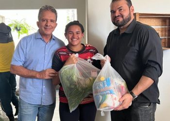 Prefeitura de Patos faz doação de cestas básicas e de auxílio financeiro aos catadores de resíduos sólidos