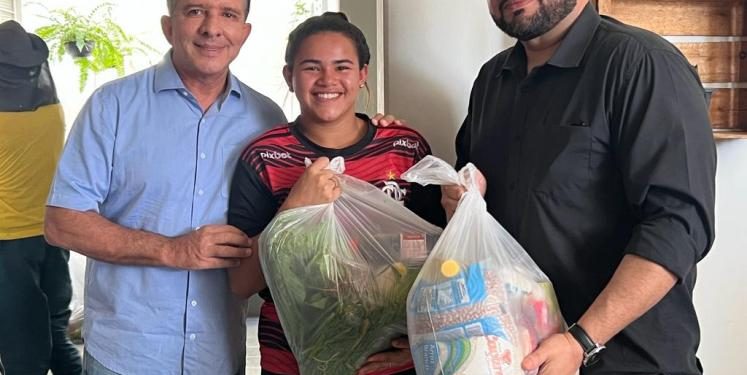 Prefeitura de Patos faz doação de cestas básicas e de auxílio financeiro aos catadores de resíduos sólidos