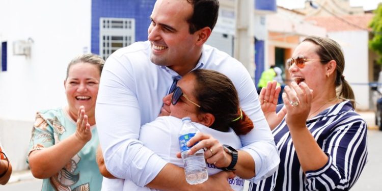 Governador em exercício entrega escola, travessia urbana e visita creche em Uiraúna e Bom Jesus