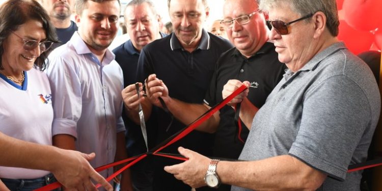 João inaugura travessias urbanas e visita obras de educação em Santana dos Garrotes, Nova Olinda e São José de Caiana