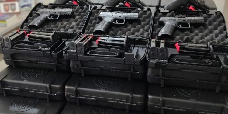 Polícia Militar recebe fardamento e equipamentos durante plenárias do Orçamento Democrático no Sertão