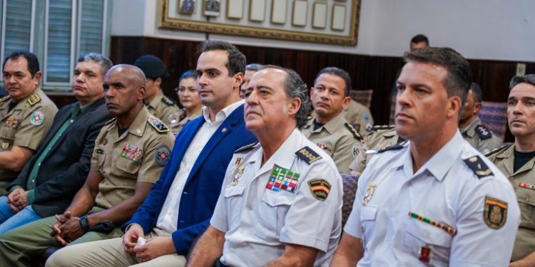 Governador em exercício recepciona integrantes da Polícia Nacional da Espanha e destaca projetos sociais implantados pela Polícia Militar